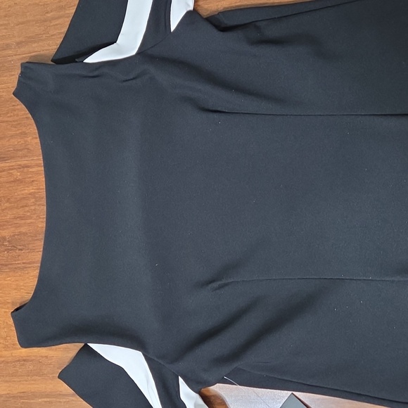 BOSTON PROPER BELL SLEEVE COLD SHOULDER TOP BLACK WHITE TUNIC STYLE S - Picture 8 of 9